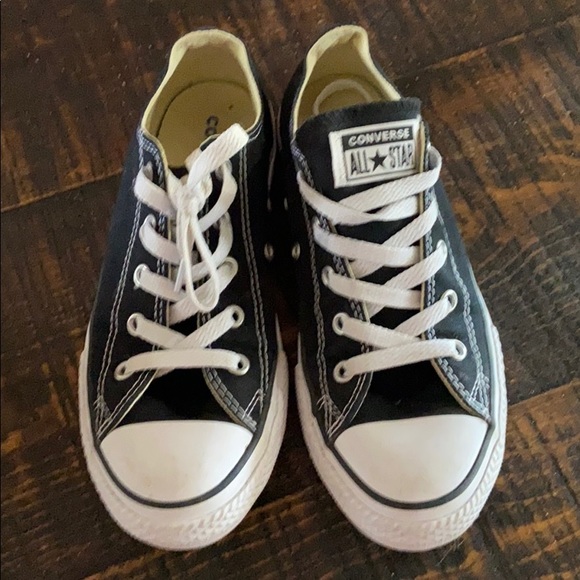 girls black converse sneakers